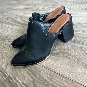 Womens open heel Mule. Size 8